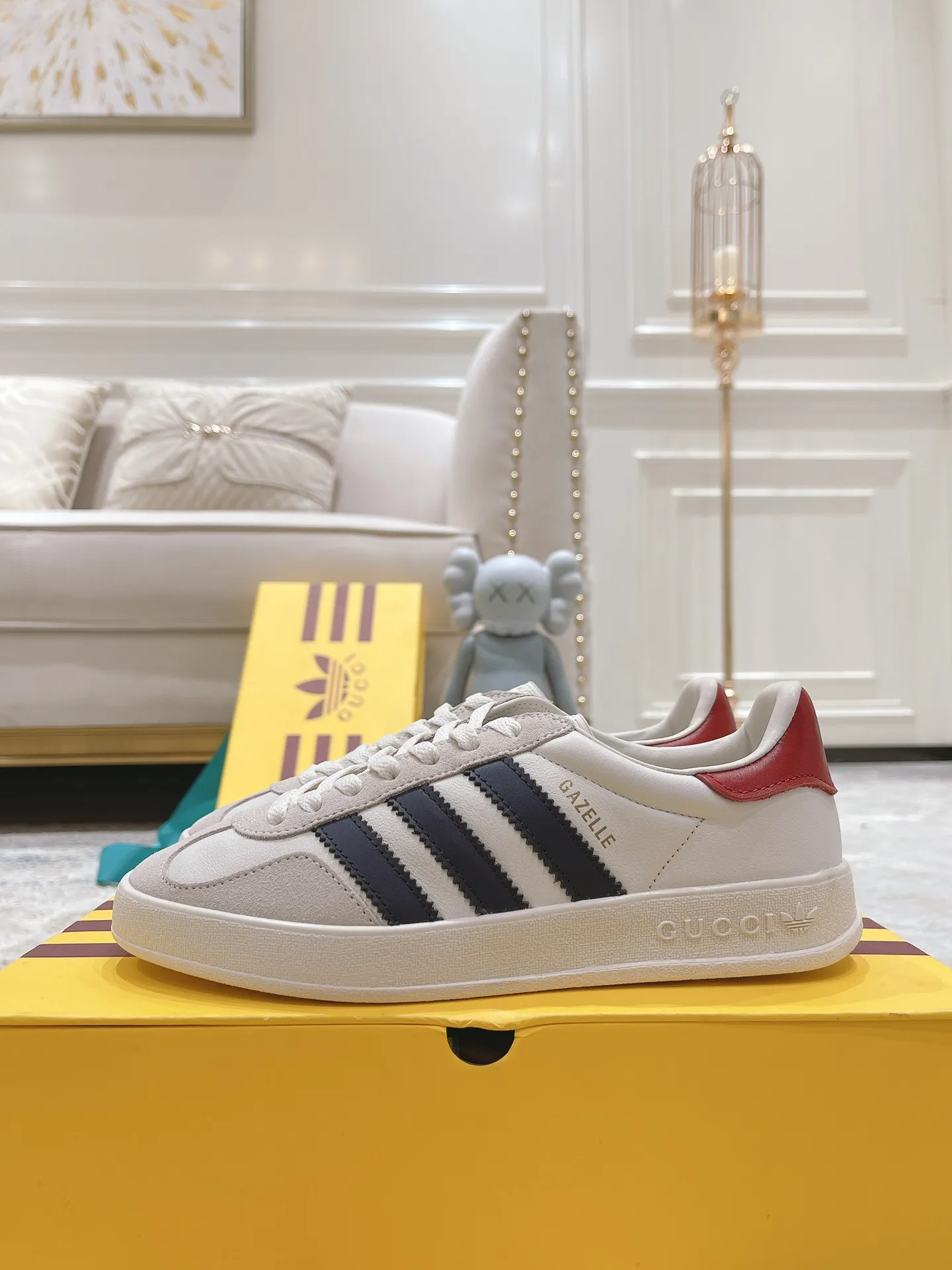 👟👟Ex-factory price 480👟👟 Gucci Adida S Gucci clover co-branded Italian 2022 Fashion Week catwalk model Dexun shoes casual shoes exclusive first release #Correct splicing co-branded shoe box with shoelaces included Synchronous counter #Gucci/Adida splicing cloth dust bag #Integration of two luxury brand elements T👟👟Ex-factory price U soft bottom The original version is the same. Size: 35-40 for women and 39-45 for men.